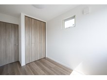 匠建コーポレーション全室床暖房の家　北郷1条4丁目モデルハウスA棟　【一戸建て】 3階洋室C。4.4帖ほどの空間＋クローゼットがあります。