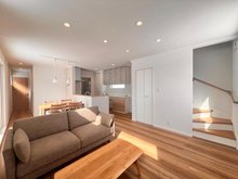 匠建コーポレーション全室床暖房の家　平岸8条12丁目モデルハウスB棟　【一戸建て】 LDK16帖、開放感のあるリビング