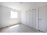 高島５ 2970万円 陽当たりの良い2階の洋室6帖。全室床暖房で暖房機がなく家具の配置がしやいのが好評です。