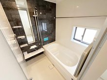 金剛沢１ 3090万円 浴室 バスルームは身体を洗うためだけの場所ではなく一日の疲れを癒すくつろぎの場所♪