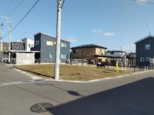 大字市川町字桔梗野上（陸奥市川駅） 905万1000円 現地（2024年4月）撮影 西側から撮影した様子。 新規に分譲された閑静な住宅街です。