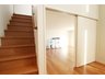 【ミサワホーム】フォレストタウン富田諏訪内Ⅱ期№2モデルハウス　【一戸建て】 右手に蔵収納。階段を上ると1.5Fにお部屋があります。（掲載の写真は2024年1月19日撮影です）