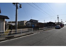 小名浜字大原境西（泉駅） 1884万円 北東から撮影。 北側の間口は約42ｍあります。
