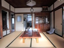 既存住宅　鶴岡市東新斎町 リビング（和室）空間はゆとりの８畳