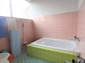 既存住宅　鶴岡市東新斎町 １日の疲れを癒す浴室は広々１坪以上