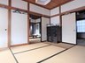 東新斎町 850万円 南側に面した和室はゆとりの６畳、押入も完備♪