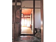 既存住宅　鶴岡市東新斎町 玄関から茶室入口までのホールを撮影
