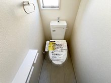 岩沼市桜5丁目　全3棟　【一戸建て】 1号棟　トイレ トイレは各階に設置しました♪ 温水洗浄便座採用です♪