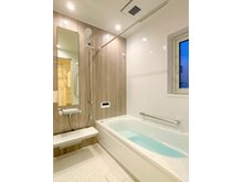 【ミサワホーム】エムズコート石江III期 建売分譲住宅　【一戸建て】 浴室（1坪タイプ）換気・暖房機能付きシステムバスです。半身浴に便利なエコベンチ付。
