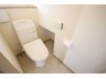 佐野町（大曲駅） 2423万円 トイレタンクの上に手洗い器がついており、スペースを有効活用したデザインです。無駄なスペースを省いたトイレは、掃除の負担とストレスも軽くなります。さらに洗浄水の無駄を省いた超節水トイレで節約できます。