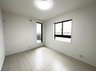 四郎丸字前 3690万円 1号棟　洋室 どんな部屋にもしやすいシンプルな洋室。2面採光で、明るく開放感もあります♪