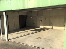 字寺ノ沢（野辺地駅） 800万円 現地（2021年10月）撮影 電動シャッター付き車庫（車2台分、幅：約5.4ｍ×高さ：約2.0ｍ）