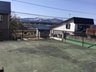 字寺ノ沢（野辺地駅） 800万円 現地（2022年4月）撮影 車庫上テラスから西方には、烏帽子岳のシルエット。
