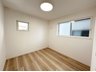 長命ケ丘１ 3600万円 A棟　洋室 どんな部屋にもしやすいシンプルな洋室。2面採光で、明るく開放感もあります♪