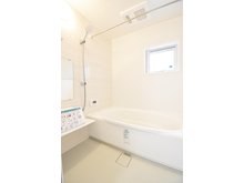 郡山５（太子堂駅） 4590万円 B棟　浴室 バスルームは身体を洗うためだけの場所ではなく一日の疲れを癒すくつろぎの場所♪