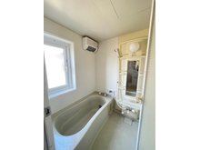 大字笹野（南米沢駅） 1200万円 窓付きで換気のできる浴室