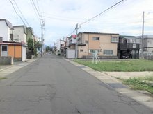 東造道３（矢田前駅） 1600万円 東側の接道の様子（2023年9月現地撮影）