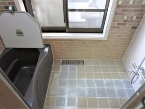 ミサワホーム施工　緑ケ丘２階建ての住まい 浴室スペースを撮影。