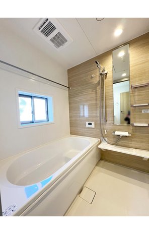 グラファーレ太白区東中田10期　全4棟　【一戸建て】 1号棟　浴室 バスルームは快適な1坪サイズ。簡単なお掃除で、いつも清潔な浴室空間を保っていただけます♪