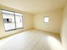 日本平 2180万円 洋室 どんな部屋にもしやすいシンプルな洋室。2面採光で、明るく開放感もあります♪