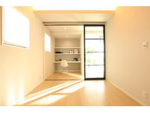 【ミサワホーム】エムズコート笹谷　№　3　モデルハウス　【一戸建て】 ゆとりの空間なので、ベッドスペースとは別に、書斎やパウダーコーナー・くつろぎ空間としても活用できて便利です。（2023年10月6日）撮影