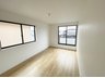 藤倉３（東塩釜駅） 3090万円 2号棟　和室 どんな部屋にもしやすいシンプルな洋室。2面採光で、明るく開放感もあります♪