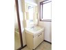 北沢字鍋倉 495万円 洗面化粧台＆脱衣スペースを撮影。