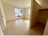 日本平 2280万円 洋室 どんな部屋にもしやすいシンプルな洋室。2面採光で、明るく開放感もあります♪
