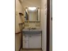 サンシティ会津旭町 鏡裏にたっぷりと収納スペースのある洗面台です！ 鏡を閉めればすっきりとした印象を保つことができるので急な来客にも安心です！