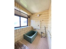 山形市寿町【既存住宅】 1階浴室は、湿式のお風呂ですが 洗い場にゆとりが有ります！