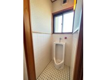 山形市寿町【既存住宅】 1階男性用トイレは、ご家族様や 来客の方々も使い易いです！