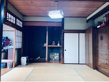 福島市北沢又字稲荷西 戸建て リビングの隣の和室は、８帖の明るく広い空間です。押し入れもあり、布団など大きなものを収納するのに便利です。