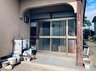 福島市北沢又字稲荷西 戸建て 玄関ドアを開けるとゆったりとした広さのホールがあります。