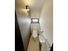 野寺３ 3780万円 空気の入れ替えにも便利な小窓付。明るく気持ちの良いトイレです。