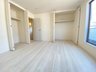大字東本郷（見沼代親水公園駅） 3990万円 8帖の洋室！ゆとりあるお部屋にどのように家具を配置しようか想像が膨らみますね。