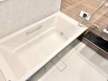 江戸川台西３（江戸川台駅） 3180万円 現地室内（2023年12月）撮影 ☆温度変化によって急激な血圧変動が起き、ときに命に関わることもあるヒートショック。暖房機能を使って浴室を温めることで、ヒートショックのリスクを軽減できると言われています。