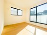 二俣川２（二俣川駅） 4880万円 リビング以外の居室は全3部屋ございます。断熱性に優れ結露予防に効果があるペアガラスを採用。
