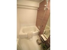 武蔵浦和ローヤルコーポ 温かみのある浴室！一日の疲れも癒せそうです。