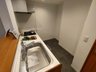 コスモ大師公園南 当社のグループ会社保有住戸 キッチンの背面にもしっかりとスペースを確保しておりますので、冷蔵庫や食器棚の置場所にも困りません。