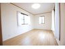 大字円正寺 3399万円 約7.5帖の洋室！ゆとりあるお部屋にどのように家具を配置しようか想像が膨らみますね。