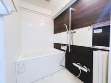 天王町スカイハイツ５号棟 新規ユニットバスは追い焚き機能・浴室換気乾燥機付です。