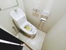 天王町スカイハイツ５号棟 新規トイレは温水洗浄暖房便座付です。