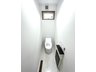 若草台（青葉台駅） 8380万円 シャワートイレは各階にございます。スタイリッシュなタンクレストイレを採用しております。