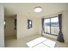 日吉台１ 2250万円 【２階洋室】室内は白色を基調とした明るい空間です！