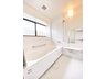 今井（上熊谷駅） 1380万円 浴室｜湿気のこもりやすいお風呂だからこそ大きな窓があると換気しやすく明るくなるので、清潔な環境を維持しやすくなります♪