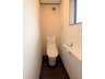 吉井町南陽台１（馬庭駅） 1299万円 【リフォーム済】2階トイレはLIXIL製の温水洗浄機能付きに新品交換しました。キズや汚れが付きにくい加工が施してあるのでお手入れが簡単です。直接肌に触れるトイレは新品が嬉しいですよね。