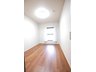コスモ北戸田 約5.2帖の洋室！ゆとりあるお部屋にどのように家具を配置しようか想像が膨らみますね。