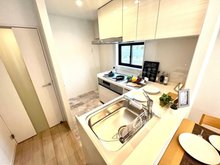 ジェム川口芝公園 Ｌ型キッチンは動きやすく作業スペースを広く取れ機能的！