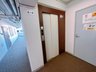 シーアイマンション東戸塚Ｂ棟 エレベーターで4階まで行き、その後お部屋へは階段を使っていただきます。