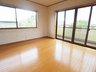桑山（新治駅） 1698万円 室内（2022年4月）撮影 ２階居室 窓からも明るい陽射しが注ぎ込み、部屋中を照らしてくれます。